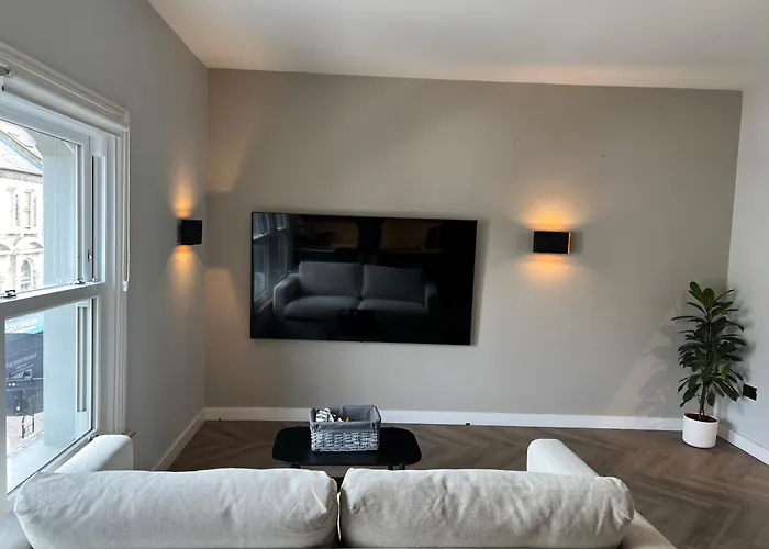 Convenient Clapham Junction Flat