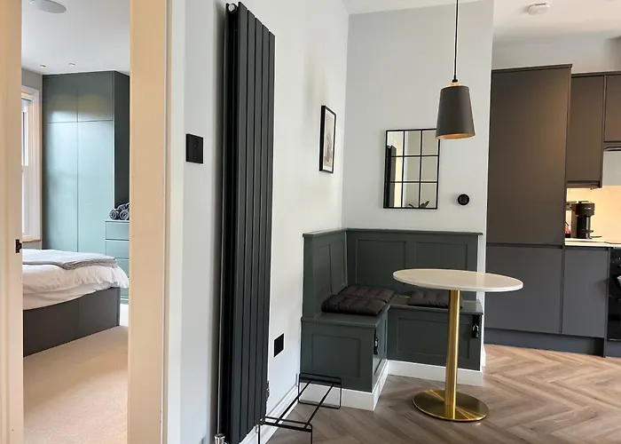 Convenient Clapham Junction Flat
