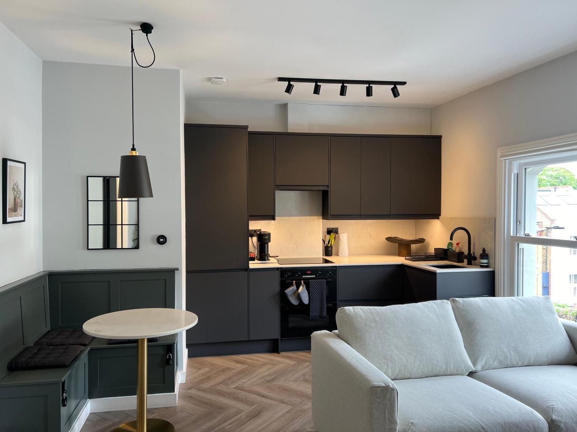 Convenient Clapham Junction Flat *