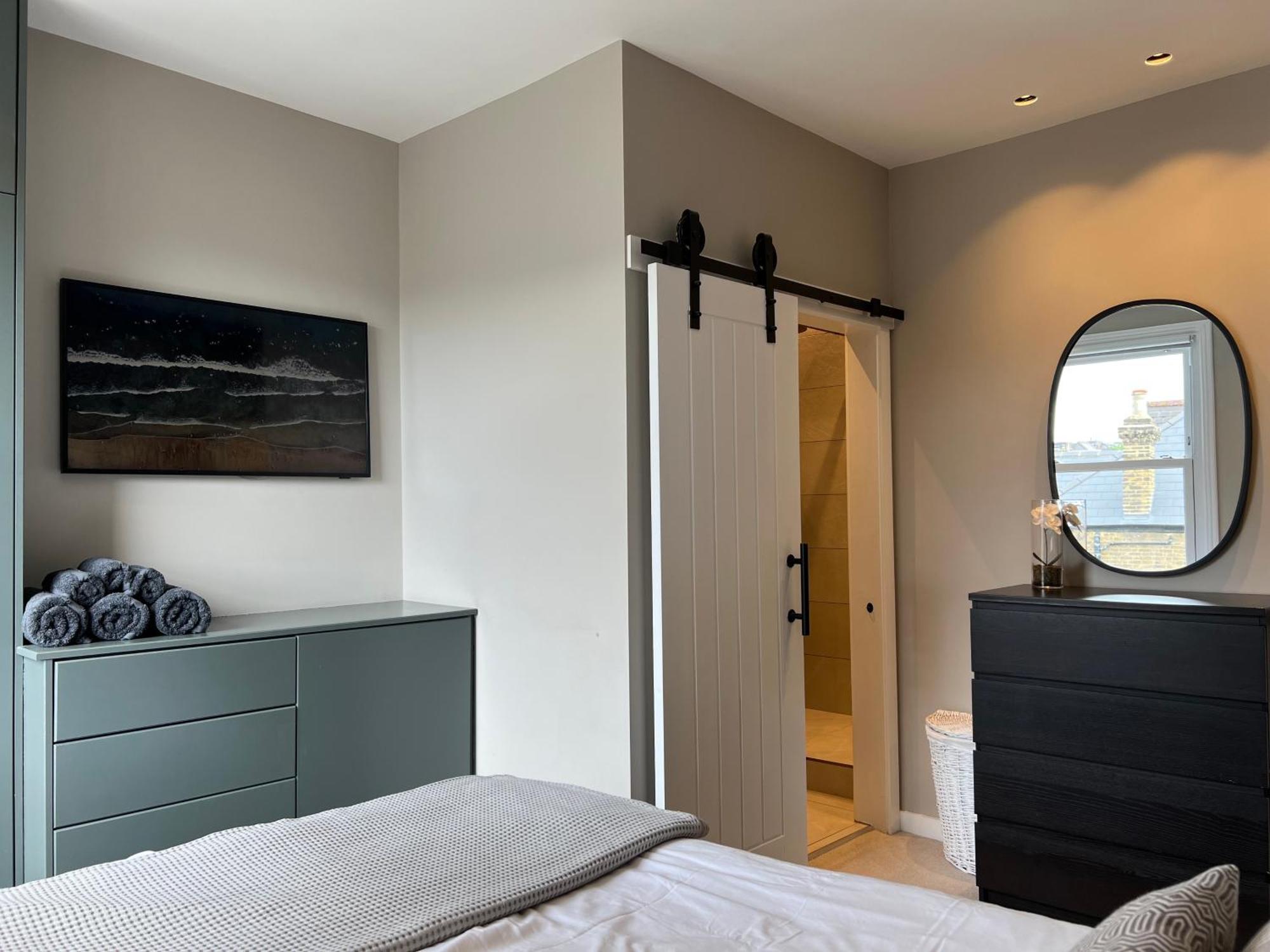 Convenient Clapham Junction Flat * London